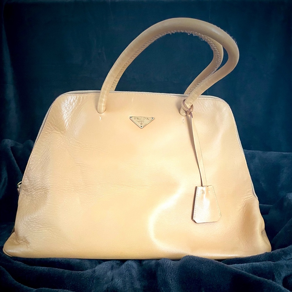 🌸PRADA🌸 Saffiano leather - Very Clean! (Authentic)